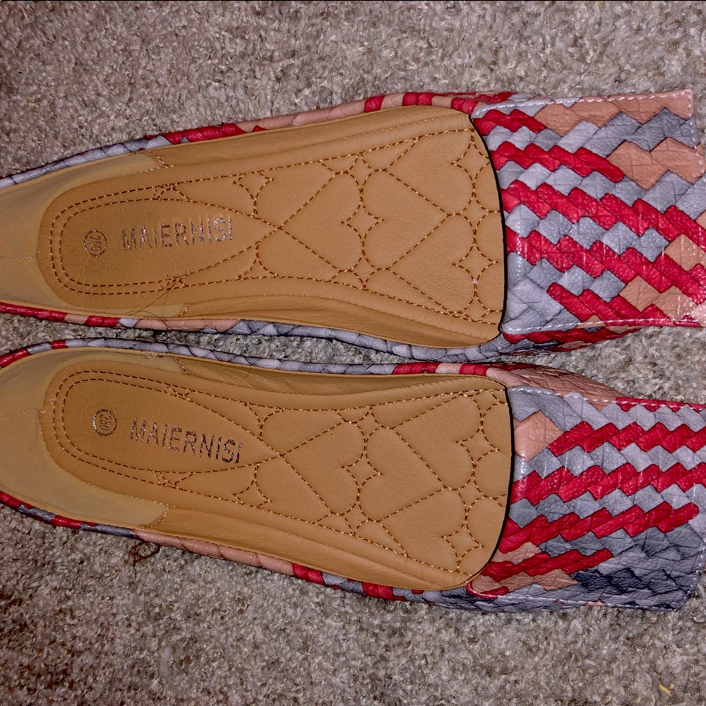 Maiernisi brand flats Women’s size 9